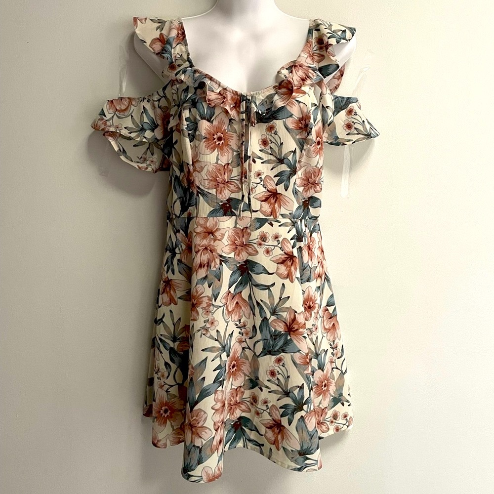 NWOT J.O.A Just One Answer Floral Cold
Shoulder Dress